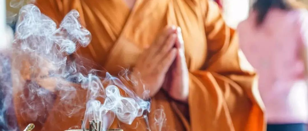 烧香时,一定要说这两个字,有很多人却不知道!